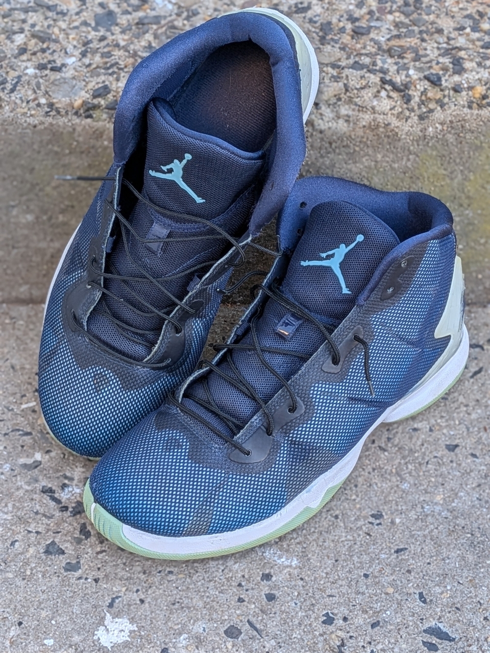 Air Jordan Men’s Navy Blue Basketball Shoes Size 9.5
